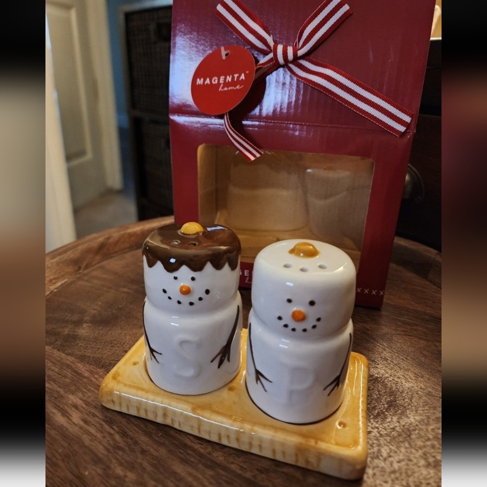 Magenta Home S'mores  salt and pepper shakers